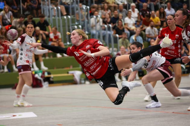 Nora Erhardt (SG Nürtingen-Zizishausen, 14) beim Wurf GER, SG Nuertingen-Zizishausen vs. HL Buchholz 08-Rosengarten, Handball, 2. ALSCO Handball Bundesliga Frauen, 4. Spieltag, Spielzeit 2026 2027, 19.09.2026 GER, SG Nuertingen-Zizishausen vs. HL Buchholz 08-Rosengarten, Handball, 2. ALSCO Handball Bundesliga Frauen, 4. Spieltag, Spielzeit 2026 2027, 19.09.2026 Steinenberg Copyright: xEibner-Pressefoto SoerenxHerwegx EP_SHG