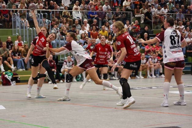 Annika Distel (SG Nürtingen-Zizishausen, 25) beim Abschluss GER, SG Nuertingen-Zizishausen vs. HL Buchholz 08-Rosengarten, Handball, 2. ALSCO Handball Bundesliga Frauen, 4. Spieltag, Spielzeit 2026 2027, 19.09.2026 GER, SG Nuertingen-Zizishausen vs. HL Buchholz 08-Rosengarten, Handball, 2. ALSCO Handball Bundesliga Frauen, 4. Spieltag, Spielzeit 2026 2027, 19.09.2026 Steinenberg Copyright: xEibner-Pressefoto SoerenxHerwegx EP_SHG