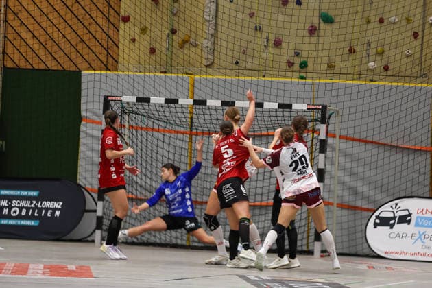 Lucy Saul (HL Buchholz 08-Rosengarten, 29) mit einem Abscshluss GER, SG Nuertingen-Zizishausen vs. HL Buchholz 08-Rosengarten, Handball, 2. ALSCO Handball Bundesliga Frauen, 4. Spieltag, Spielzeit 2026 2027, 19.09.2026 GER, SG Nuertingen-Zizishausen vs. HL Buchholz 08-Rosengarten, Handball, 2. ALSCO Handball Bundesliga Frauen, 4. Spieltag, Spielzeit 2026 2027, 19.09.2026 Steinenberg Copyright: xEibner-Pressefoto SoerenxHerwegx EP_SHG
