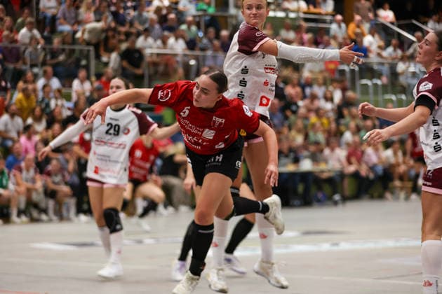 Sport Bilder des Tages Carolin Jaron (SG Nürtingen-Zizishausen, 5) beim Wurf GER, SG Nuertingen-Zizishausen vs. HL Buchholz 08-Rosengarten, Handball, 2. ALSCO Handball Bundesliga Frauen, 4. Spieltag, Spielzeit 2026 2027, 19.09.2026 GER, SG Nuertingen-Zizishausen vs. HL Buchholz 08-Rosengarten, Handball, 2. ALSCO Handball Bundesliga Frauen, 4. Spieltag, Spielzeit 2026 2027, 19.09.2026 Steinenberg Copyright: xEibner-Pressefoto SoerenxHerwegx EP_SHG