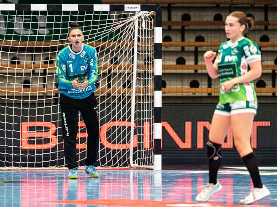 Mikaela Sobrinho Possatti (Frisch Auf Frauen, 01) feuert Ihre Mannschaft an, Frisch Auf Goeppingen vs. HC Leipzig, Handball, 1. Bundesliga, Spielzeit 2026 2027, 19.09.2026 Frisch Auf Goeppingen vs. HC Leipzig, Handball, 1. Bundesliga, Spielzeit 2026 2027, 19.09.2026 Goeppingen Copyright: xMichaelxSchmidt Eibner-Pressefotx EP_MST