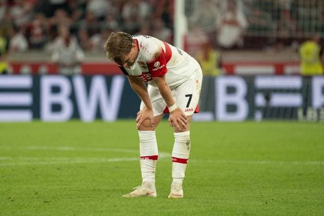 Maximilian Mittelstädt (VfB Stuttgart, 07), enttäuscht, Enttäuschung, frustriert, Frust, verärgert, Ärger, nach Niederlage, GER, VfB Stuttgart vs. Borussia Dortmund, Fussball, 1. Bundesliga, 4. Spieltag, Spielzeit 2026 2027, 19.09.2026, DFL REGULATIONS PROHIBIT ANY USE OF PHOTOGRAPHS AS IMAGE SEQUENCES AND OR QUASI-VIDEO, GER, VfB Stuttgart vs. Borussia Dortmund, Fussball, 1. Bundesliga, 4. Spieltag, Spielzeit 2026 2027, 19.09.2026, Stuttgart Copyright: xEibner-Pressefoto EdwardxCheungx EP_ECG
