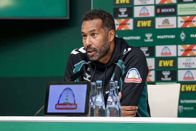 Daniel Thioune (Trainer, SV Werder Bremen) während der Pressekonferenz, Portrait, Nahaufnahme, Einzelfoto, Einzelbild, DIE DFL-RICHTLINIEN UNTERSAGEN JEGLICHE NUTZUNG VON FOTOS ALS SEQUENZBILDER UND ODER VIDEOÄHNLICHE FOTOSTRECKEN. DFL REGULATIONS PROHIBIT ANY USE OF PHOTOGRAPHS AS IMAGE SEQUENCES AND OR QUASI-VIDEO., 19.09.2026, Bremen (Deutschland), Fussball, Bundesliga, SV Werder Bremen - FC Augsburg