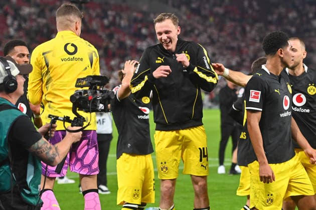 Schlussjubel Maximilian BEIER (Borussia Dortmund), Jubel,Freude,Begeisterung,, Aktion, Fussball 1. Bundesliga Saison 2026 2027, 4.Spieltag, Spieltag04, VfB Stuttgart - Borussia Dortmund 0-1 am 19.09.2026 , MHP ARENA