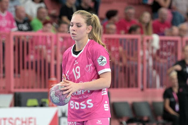 Johanna Farkas (TusSies Metzingen, 19) beim 7-Meter TusSies Metzingen vs. Thueringer HC , Handball, Alsco HBF, 04..Ligaspieltag, Saison 2026 2027, 19.09.2026 TusSies Metzingen vs. Thueringer HC , Handball, Alsco HBF, 04..Ligaspieltag, Saison 2026 2027, 19.09.2026 Tuebingen Copyright: xEibner-Pressefotox EP_TBR