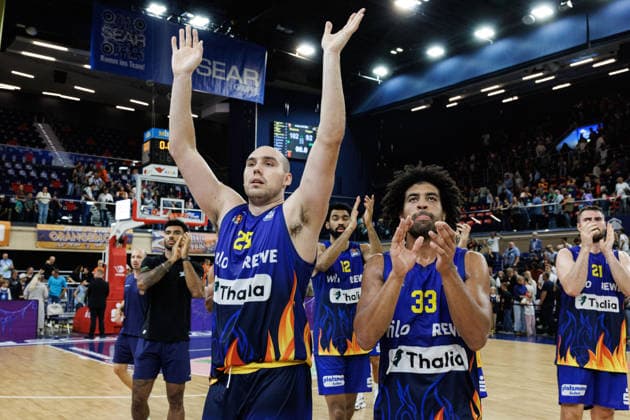 Cameron Krutwig (PHOENIX HAGEN, 25), Trenton Gibson (PHOENIX HAGEN, 33) Niederlage in der Wolfshöhle, Rostock Seawolves vs. Phoenix Hagen, Basketball, BBL 2026 2027 easyCredit Basketball Bundesliga, 1. Spieltag, Spielzeit 2026 2027, 19.09.2026 Rostock Seawolves vs. Phoenix Hagen, Basketball, BBL 2026 2027 easyCredit Basketball Bundesliga, 1. Spieltag, Spielzeit 2026 2027, 19.09.2026 Groter Pohl Copyright: xEibner-Pressefoto DenverxEhrlichx EP_DEH