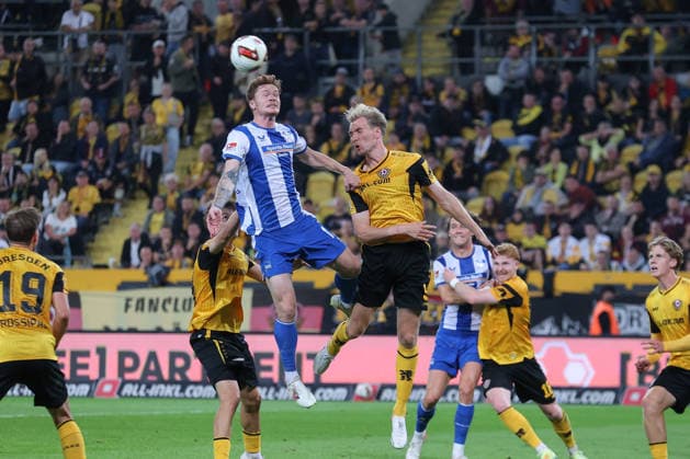 19.09.2026, xtgx, Fussball 2. Bundesliga, SG Dynamo Dresden - Hertha BSC Berlin, v.l. Sebastian Grönning (Hertha, 17), Vincent Vermeij (Dresden, 9) Zweikampf, Duell, Kampf, tackle (DFL DFB REGULATIONS PROHIBIT ANY USE OF PHOTOGRAPHS as IMAGE SEQUENCES and or QUASI-VIDEO) Dresden