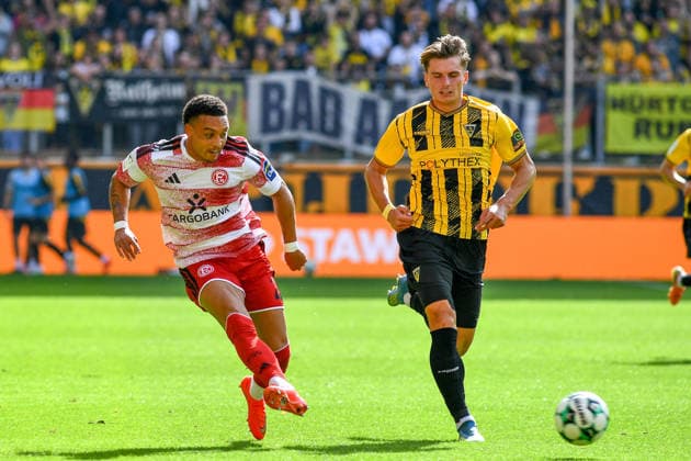 v.li.: Steven van der Sloot (Fortuna Düsseldorf, 2), Matti Wagner (Alemannia Aachen, 3), Zweikampf, Duell, duel, tackle, tackling, Dynamik, Action, Aktion, 19.09.2026, Aachen (Deutschland), Fussball, 3. Liga, TSV Alemannia Aachen - Fortuna Düsseldorf, Fussball, 3. Liga, TSV Alemannia Aachen - Fortuna Düsseldorf, DFB DFL REGULATIONS PROHIBIT ANY USE OF PHOTOGRAPHS AS IMAGE SEQUENCES AND OR QUASI-VIDEO.