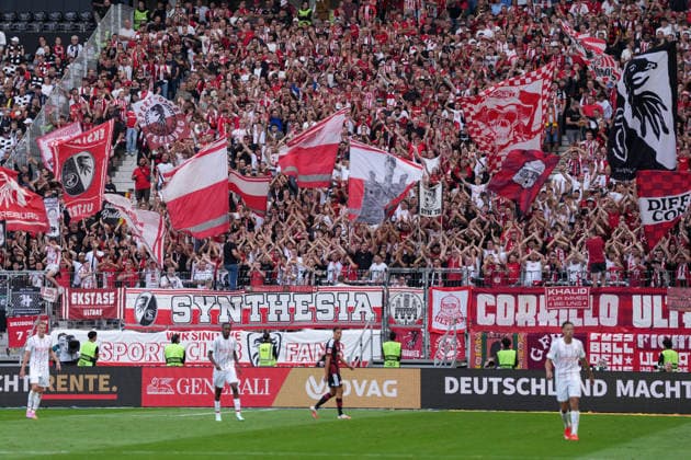 Fans, Ultras, Gästeblock , Deutschland, Fussball, 1. Bundesliga, 4.Spieltag, 2026 2027, Eintracht Frankfurt vs. SC Freiburg, 19.09.2026, Deutsche Bank Park, Frankfurt Frankfurt Deutsche Bank Park Hessen Deutschland Copyright: xArnexAmbergx