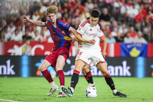 September 19, 2026, Sevilla, Sevilla, Spain: Anthony Gordon of FC Barcelona, Barca and Andres Castrin of Sevilla FC in action during the Spanish league, LaLiga EA Sports, football match played between Sevilla FC and FC Barcelona at Ramon Sanchez-Pizjuan stadium on September 19, 2026, in Sevilla, Spain. Sevilla Spain - ZUMAa181 20260919_zaa_a181_666 Copyright: xIrinaxR.xHipolitox
