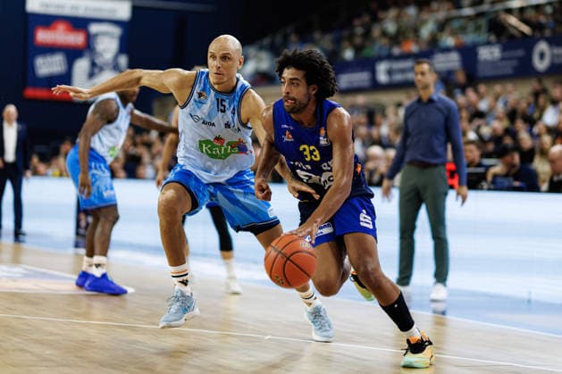 Trenton Gibson (PHOENIX HAGEN, 33), Robin Amaize (ROSTOCK SEAWOLVES, 15) Rostock Seawolves vs. Phoenix Hagen, Basketball, BBL 2026 2027 easyCredit Basketball Bundesliga, 1. Spieltag, Spielzeit 2026 2027, 19.09.2026 Rostock Seawolves vs. Phoenix Hagen, Basketball, BBL 2026 2027 easyCredit Basketball Bundesliga, 1. Spieltag, Spielzeit 2026 2027, 19.09.2026 Groter Pohl Copyright: xEibner-Pressefoto DenverxEhrlichx EP_DEH