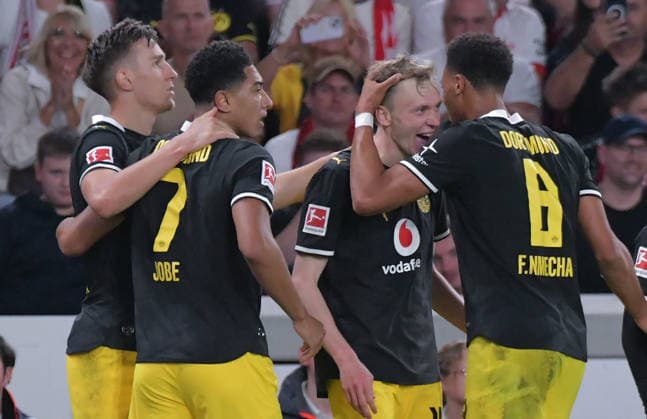 19.09.2026, xblx, Fussball 1.Bundesliga, VfB Stuttgart - Borussia Dortmund v.l. Maximilian Beier (Borussia Dortmund), Goal scored, Tor zum 0:1, celebrate the goal, Torjubel , Jubel, jubeln, jubelt, Nico Schlotterbeck (Borussia Dortmund), Jobe Bellingham (Borussia Dortmund), Maximilian Beier (Borussia Dortmund), Felix Nmecha (Borussia Dortmund), (DFL DFB REGULATIONS PROHIBIT ANY USE OF PHOTOGRAPHS as IMAGE SEQUENCES and or QUASI-VIDEO) Stuttgart