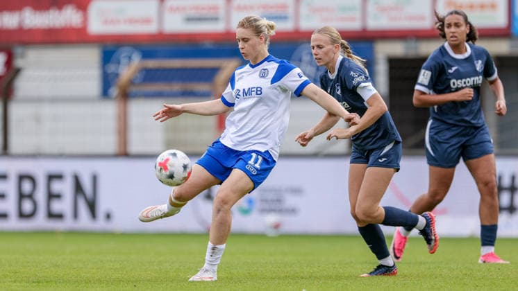 v.li.: Lotte Masseling (SV Meppen, 11) und Milena Fischer (SC Sand, 6) im Zweikampf, Duell, Dynamik, Aktion, Action, Spielszene, DIE DFB-RICHTLINIEN UNTERSAGEN JEGLICHE NUTZUNG VON FOTOS ALS SEQUENZBILDER UND ODER VIDEOÄHNLICHE FOTOSTRECKEN. DFB REGULATIONS PROHIBIT ANY USE OF PHOTOGRAPHS AS IMAGE SEQUENCES AND OR QUASI-VIDEO., 20.09.2026, Meppen (Deutschland), Fussball, 2. Frauen-Bundesliga, SV Meppen - SC Sand