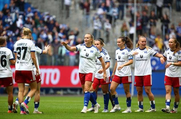 20.09.2026, xcex, GER, Hamburg, Volksparkstadion, Frauenfussball, 1. Bundesliga, DIE LIGA, Google Pixel Frauen-Bundesliga Saison 2026 2027, Spieltag 5, HSV, FCN, Hamburger SV - 1. FC Nuernberg, Nikola Karczewska (HSV) bejubelt ihtren Treffer zum 1:0, Torjubel, Jubel, Freude, Emotionen, Goal celebration mit ihren Mitspielerinnen DFL regulations prohibit any use of photographs as image sequences and or quasi-video
