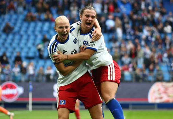 20.09.2026, xcex, GER, Hamburg, Volksparkstadion, Frauenfussball, 1. Bundesliga, DIE LIGA, Google Pixel Frauen-Bundesliga Saison 2026 2027, Spieltag 5, HSV, FCN, Hamburger SV - 1. FC Nuernberg, Paulina Bartz (HSV) bejubelt ihtren Treffer zum 3:0, Torjubel, Jubel, Freude, Emotionen, Goal celebration mit ihren Mitspielerinnen DFL regulations prohibit any use of photographs as image sequences and or quasi-video