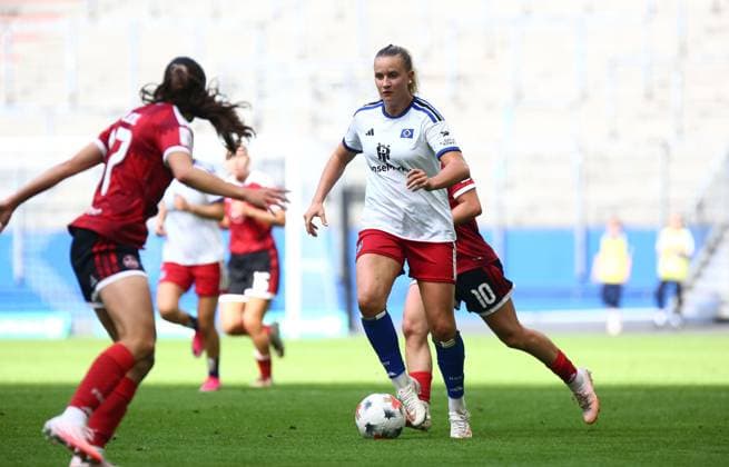 20.09.2026, xcex, GER, Hamburg, Volksparkstadion, Frauenfussball, 1. Bundesliga, DIE LIGA, Google Pixel Frauen-Bundesliga Saison 2026 2027, Spieltag 5, HSV, FCN, Hamburger SV - 1. FC Nuernberg, Nikola Karczewska (HSV) DFL regulations prohibit any use of photographs as image sequences and or quasi-video