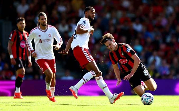 Alex Scott of AFC Bournemouth is fouled by Cody Gakpo of Liverpool. AFC Bournemouth v Liverpool, Premier League, Football, Vitality Stadium, Bournemouth, UK - 20 Sep 2026Bournemouth Vitality Stadium United Kingdom EDITORIAL USE ONLY No use with unauthorised audio, video, data, fixture lists, club league logos or live services. Online in-match use limited to 120 images, no video emulation. No use in betting, games or single club league player publications. Copyright: xJamesxMarsh Shutterstockx 17160094aj