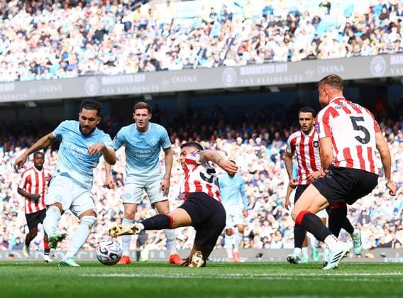 Rayan Cherki of Manchester City scores a goal to make it 2-1 Manchester City v Sunderland, Premier League, Football, Etihad Stadium, Manchester, UK - 20 Sep 2026Manchester Etihad Stadium United Kingdom EDITORIAL USE ONLY No use with unauthorised audio, video, data, fixture lists, club league logos or live services. Online in-match use limited to 120 images, no video emulation. No use in betting, games or single club league player publications. Copyright: xMattxWest Shutterstockx 17160119u