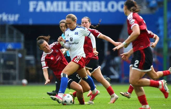 20.09.2026, xcex, GER, Hamburg, Volksparkstadion, Frauenfussball, 1. Bundesliga, DIE LIGA, Google Pixel Frauen-Bundesliga Saison 2026 2027, Spieltag 5, HSV, FCN, Hamburger SV - 1. FC Nuernberg, Julia Pollak (FCN) gegen Camilla Linberg (HSV) DFL regulations prohibit any use of photographs as image sequences and or quasi-video