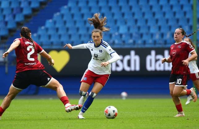 20.09.2026, xcex, GER, Hamburg, Volksparkstadion, Frauenfussball, 1. Bundesliga, DIE LIGA, Google Pixel Frauen-Bundesliga Saison 2026 2027, Spieltag 5, HSV, FCN, Hamburger SV - 1. FC Nuernberg, Lotta Wrede (HSV) gegen Leia Varley (FCN) DFL regulations prohibit any use of photographs as image sequences and or quasi-video