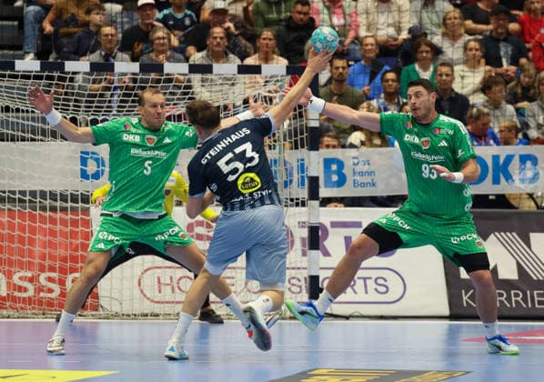 v.l. Max Darj (Füchse Berlin 05), Sören Steinhaus (Bergischer HC 53), Mihajlo Marsenic (Füchse Berlin 93) GER, Bergischer HC vs. Fuechse Berlin, Handball, Opel Handball-Bundesliga, 5. Spieltag, Spielzeit 2026 2027, 20.09.2026 GER, Bergischer HC vs. Fuechse Berlin, Handball, Opel Handball-Bundesliga, 5. Spieltag, Spielzeit 2026 2027, 20.09.2026 Duesseldorf Copyright: xEibner-Pressefoto ThomasxStoeckex EP_TSR