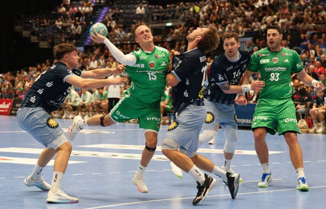 v.l. Sören Steinhaus (Bergischer HC 53), Tobias Grondahl (Füchse Berlin 15), Tom Bergner (Bergischer HC 28), Gerdas Babarskas (Bergischer HC 14), Mijajlo Marsenic (Füchse Berlin 93) GER, Bergischer HC vs. Fuechse Berlin, Handball, Opel Handball-Bundesliga, 5. Spieltag, Spielzeit 2026 2027, 20.09.2026 GER, Bergischer HC vs. Fuechse Berlin, Handball, Opel Handball-Bundesliga, 5. Spieltag, Spielzeit 2026 2027, 20.09.2026 Duesseldorf Copyright: xEibner-Pressefoto ThomasxStoeckex EP_TSR
