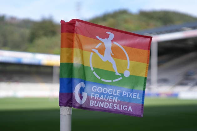 Fahne, Eckfahne , Deutschland, Fussball, GooglePixel Frauen-Bundesliga, 5.Spieltag, 2026 2027, SC Freiburg vs. Bayer 04 Leverkusen, 20.09.2026, Dreisamstadion, Freiburg Freiburg Dreisamstadion Baden-Wuerttemberg Deutschland Copyright: xArnexAmbergx
