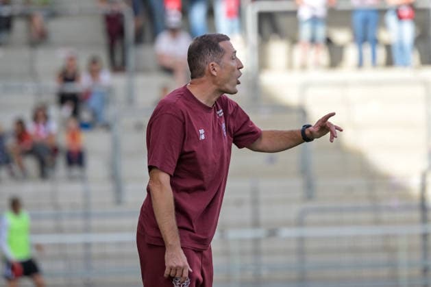 Roberto Paetzold (Bayer 04 Leverkusen Frauen, Trainer) mit Gestik. GER, SC Freiburg vs Bayer 04 Leverkusen, Frauen-Fussball, Bundesliga, 5. Spieltag, Saison 2026 2027, 20.09.2026 DFB REGULATIONS PROHIBIT ANY USE OF PHOTOGRAPHS AS IMAGE SEQUENCES AND OR QUASI-VIDEO GER, SC Freiburg vs Bayer 04 Leverkusen, Frauen-Fussball, Bundesliga, 5. Spieltag, Saison 2026 2027, 20.09.2026 Freiburg Copyright: xEibner-Pressefotox EP_THS