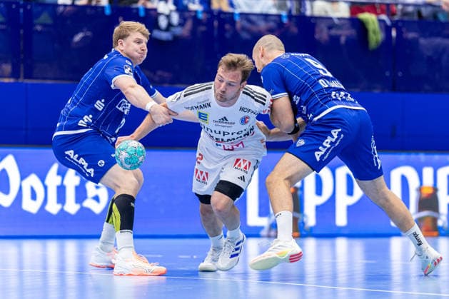 (L-R) Lukas Hutecek (TBV Lemgo Lippe, 02), Frieder Bandlow (HC Erlangen, 02), Christian O Sullivan (TBV Lemgo Lippe, 09) GER, TBV Lemgo Lippe vs. HC Erlangen, Handball, 1. Bundesliga, 5. Spieltag, Spielzeit 2026 2027, 20.09.2026 GER, TBV Lemgo Lippe vs. HC Erlangen, Handball, 1. Bundesliga, 5. Spieltag, Spielzeit 2026 2027, 20.09.2026 Lemgo Copyright: xEibner-Pressefoto JanxRollingerx EP_JSK