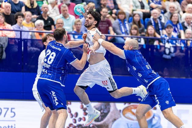 (L-R) Hendrik Wagner (TBV Lemgo Lippe, 28), Eloy Morante Maldonado (HC Erlangen, 22), Christian O Sullivan (TBV Lemgo Lippe, 09) GER, TBV Lemgo Lippe vs. HC Erlangen, Handball, 1. Bundesliga, 5. Spieltag, Spielzeit 2026 2027, 20.09.2026 GER, TBV Lemgo Lippe vs. HC Erlangen, Handball, 1. Bundesliga, 5. Spieltag, Spielzeit 2026 2027, 20.09.2026 Lemgo Copyright: xEibner-Pressefoto JanxRollingerx EP_JSK