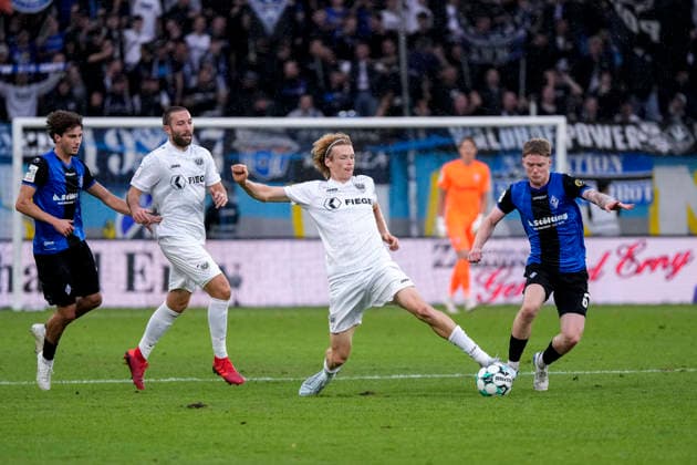 v.li.: Lovis Bierschenk (SV Waldhof, 7), Rico Preißinger (Preissinger, Münster, 21), Niklas Varelmann (Münster, 36), Joey Müller (SV Waldhof, 6), Zweikampf, Spielszene, Duell, duel, tackle, tackling, Dynamik, Action, Aktion, 20.09.2026, Mannheim (Deutschland), Fussball, 3. Liga, SV Waldhof Mannheim - SC Preußen Münster, DFB DFL REGULATIONS PROHIBIT ANY USE OF PHOTOGRAPHS AS IMAGE SEQUENCES AND OR QUASI-VIDEO.