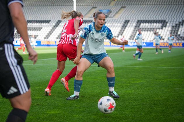 Fussball, Google Pixel Frauen-Bundesliga, 5. Spieltag, 2026 2027, SC Freiburg vs. Bayer 04 Leverkusen, 20.09.2026, Dreisamstadion, Freiburg, Lisa Karl (SC Freiburg, 02) Paulina Platner (Bayer 04 Leverkusen, 06) Freiburg Dreisamstadion Baden-Württemberg Deutschland Copyright: xFINLEYxMÖRCHx