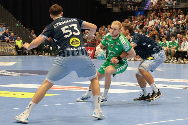 v.l. Soeren Steinhaus (Bergischer HC 53), Matthes Langhoff (Füchse Berlin 25), Tom Bergner (Bergischer HC 28) GER, Bergischer HC vs. Fuechse Berlin, Handball, Opel Handball-Bundesliga, 5. Spieltag, Spielzeit 2026 2027, 20.09.2026 GER, Bergischer HC vs. Fuechse Berlin, Handball, Opel Handball-Bundesliga, 5. Spieltag, Spielzeit 2026 2027, 20.09.2026 Duesseldorf Copyright: xEibner-Pressefoto ThomasxStoeckex EP_TSR