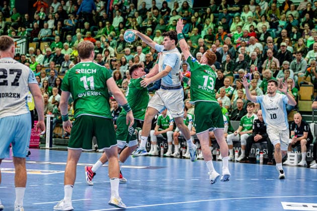 OPEL Handball Bundesliga; HSG Wetzlar - VfL Gummersbach, 20.09.26 Nikola Roganovic (VfL Gummersbach, 23), Petter Oeverby (HSG Wetzlar, 11), Tomas Piroch (HSG Wetzlar, 13), Alex Dujshebaev (VfL Gummersbach, 10), Kristjan Horzen (VfL Gummersbach, 27) OPEL Handball Bundesliga; HSG Wetzlar - VfL Gummersbach: Wetzlar, 20.09.26 Copyright: xBEAUTIFULxSPORTS Roeczeyx