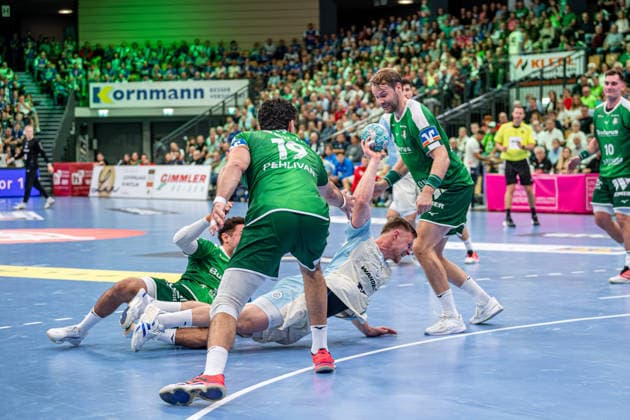 OPEL Handball Bundesliga; HSG Wetzlar - VfL Gummersbach, 20.09.26 Kristjan Horzen (VfL Gummersbach, 27), Petter Oeverby (HSG Wetzlar, 11), Doruk Pehlivan (HSG Wetzlar, 19), Ahmed Nafea (HSG Wetzlar, 79) , OPEL Handball Bundesliga; HSG Wetzlar - VfL Gummersbach: Wetzlar, 20.09.26 Copyright: xBEAUTIFULxSPORTS Roeczeyx
