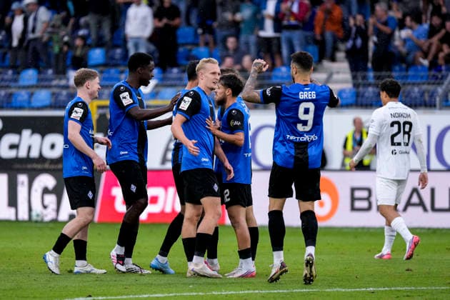 v.li.: Joey Müller (SV Waldhof, 6), Oluwaseun Ogbemudia (Olu, SV Waldhof, 14), Torschütze Julian Rieckmann (SV Waldhof, 21), Goncalo de Almeida Gregorio (SV Waldhof, 9), Spieler vom SV Waldhof Mannheim, jubeln über das Tor zum 1:0, Jubel, Torjubel, Torerfolg, celebrate the goal, goal, celebration, jubelt ueber das Tor, Freuen, Freude, freut sich, optimistisch, positiv, Spielszene, Highlight, Action, Aktion, 20.09.2026, Mannheim (Deutschland), Fussball, 3. Liga, SV Waldhof Mannheim - SC Preußen Münster, DFB DFL REGULATIONS PROHIBIT ANY USE OF PHOTOGRAPHS AS IMAGE SEQUENCES AND OR QUASI-VIDEO. xozx