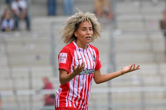 Amira Arfaoui (SC Freiburg Frauen, 17) mit Emotion. GER, SC Freiburg vs Bayer 04 Leverkusen, Frauen-Fussball, Bundesliga, 5. Spieltag, Saison 2026 2027, 20.09.2026 DFB REGULATIONS PROHIBIT ANY USE OF PHOTOGRAPHS AS IMAGE SEQUENCES AND OR QUASI-VIDEO GER, SC Freiburg vs Bayer 04 Leverkusen, Frauen-Fussball, Bundesliga, 5. Spieltag, Saison 2026 2027, 20.09.2026 Freiburg Copyright: xEibner-Pressefotox EP_THS