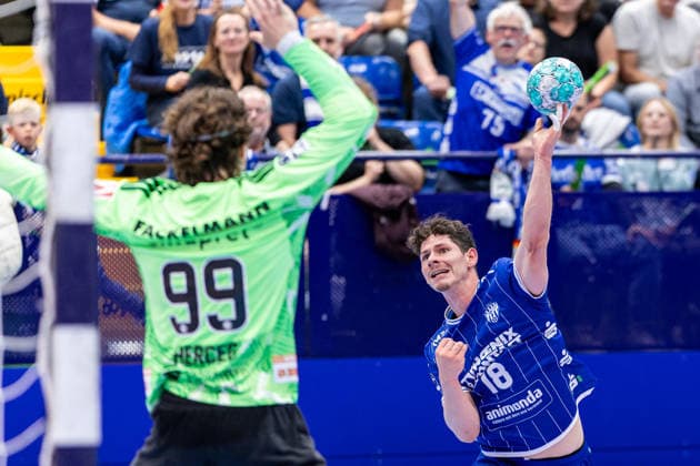 (L-R) Tin Herceg (HC Erlangen, 99), Levin Wanner (TBV Lemgo Lippe, 18) im Torwurf GER, TBV Lemgo Lippe vs. HC Erlangen, Handball, 1. Bundesliga, 5. Spieltag, Spielzeit 2026 2027, 20.09.2026 GER, TBV Lemgo Lippe vs. HC Erlangen, Handball, 1. Bundesliga, 5. Spieltag, Spielzeit 2026 2027, 20.09.2026 Lemgo Copyright: xEibner-Pressefoto JanxRollingerx EP_JSK