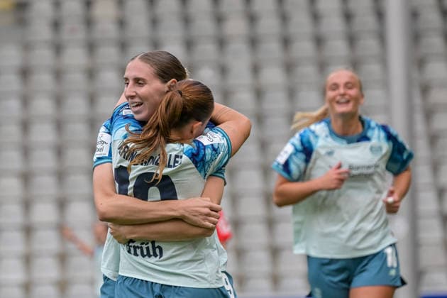 Jubel zum Tor zum 1:2 durch Estrella Merino (Bayer 04 Leverkusen Frauen, 10) GER, SC Freiburg vs Bayer 04 Leverkusen, Frauen-Fussball, Bundesliga, 5. Spieltag, Saison 2026 2027, 20.09.2026 DFB REGULATIONS PROHIBIT ANY USE OF PHOTOGRAPHS AS IMAGE SEQUENCES AND OR QUASI-VIDEO GER, SC Freiburg vs Bayer 04 Leverkusen, Frauen-Fussball, Bundesliga, 5. Spieltag, Saison 2026 2027, 20.09.2026 Freiburg Copyright: xEibner-Pressefotox EP_THS
