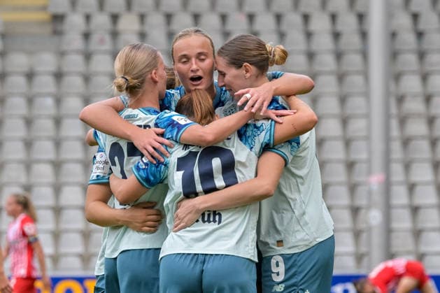 Jubel zum Tor zum 1:2 durch Estrella Merino (Bayer 04 Leverkusen Frauen, 10) GER, SC Freiburg vs Bayer 04 Leverkusen, Frauen-Fussball, Bundesliga, 5. Spieltag, Saison 2026 2027, 20.09.2026 DFB REGULATIONS PROHIBIT ANY USE OF PHOTOGRAPHS AS IMAGE SEQUENCES AND OR QUASI-VIDEO GER, SC Freiburg vs Bayer 04 Leverkusen, Frauen-Fussball, Bundesliga, 5. Spieltag, Saison 2026 2027, 20.09.2026 Freiburg Copyright: xEibner-Pressefotox EP_THS