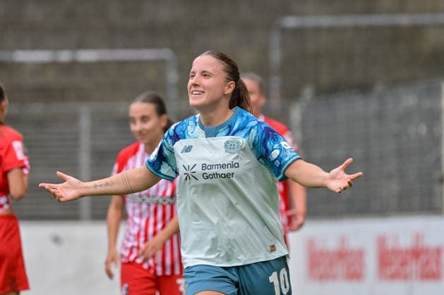 Estrella Merino (Bayer 04 Leverkusen Frauen, 10) beim Jubel nach ihem Treffer zum 1:2. GER, SC Freiburg vs Bayer 04 Leverkusen, Frauen-Fussball, Bundesliga, 5. Spieltag, Saison 2026 2027, 20.09.2026 DFB REGULATIONS PROHIBIT ANY USE OF PHOTOGRAPHS AS IMAGE SEQUENCES AND OR QUASI-VIDEO GER, SC Freiburg vs Bayer 04 Leverkusen, Frauen-Fussball, Bundesliga, 5. Spieltag, Saison 2026 2027, 20.09.2026 Freiburg Copyright: xEibner-Pressefotox EP_THS