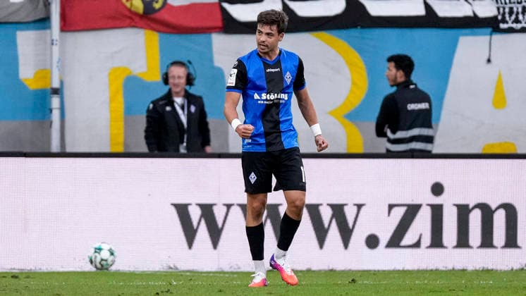 Torschütze Francisco Mascarenhas (Masca, SV Waldhof, 11), Spieler vom SV Waldhof Mannheim, jubelt über das Tor zum 2:0, Jubel, jubeln, Torjubel, Torerfolg, celebrate the goal, goal, celebration, jubelt ueber das Tor, Freuen, Freude, freut sich, optimistisch, positiv, Spielszene, Highlight, Freisteller, Ganzkörper, Einzelbild, Einzelfoto, Aktion, Action, 20.09.2026, Mannheim (Deutschland), Fussball, 3. Liga, SV Waldhof Mannheim - SC Preußen Münster, DFB DFL REGULATIONS PROHIBIT ANY USE OF PHOTOGRAPHS AS IMAGE SEQUENCES AND OR QUASI-VIDEO.
