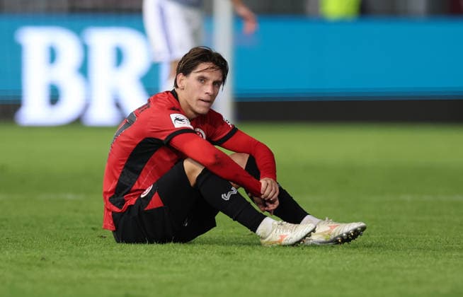 20.09.2026, Fussball 3. Liga, SV Wehen Wiesbaden - MSV Duisburg, v.l., Max Brandt (SV Wehen Wiesbaden) enttaeuscht, enttaeuscht schauend, dissapointed, traurig, frustiert, frust, gefrustet, frustrated DFL DFB REGULATIONS PROHIBIT ANY USE OF PHOTOGRAPHS AS IMAGE SEQUENCES AND OR QUASI-VIDEO. xdcx Copyright: HMBxMedia Claus