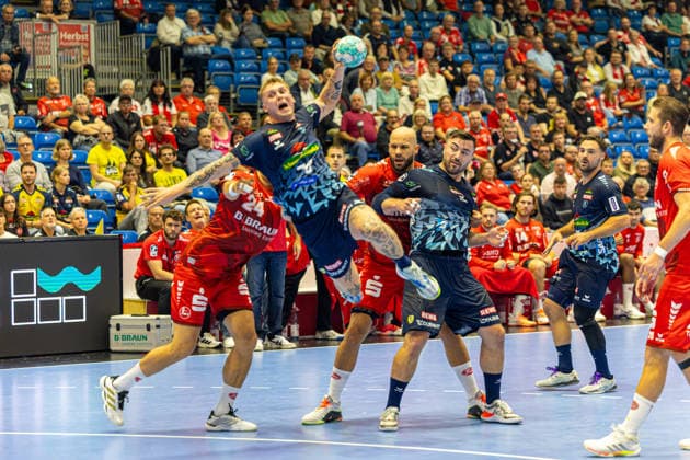 HBL Pokal, 2. Runde, Kassel, MT Melsungen vs. Rhein-Neckar Loewen, Rothenbach-Halle Kassel; 22.09.2026 HBL Pokal, 2. Runde, Kassel, Germany - 22.09.2026: Edwin Aspenbaeck (Rhein-Neckar Löwen, 78) beim Wurf, Handball Bundesliga, Spiel der MT Melsungen vs. Rhein-Neckar Loewen, Rothenbach-Halle Kassel Copyright: xBEAUTIFULxSPORTS Freudensteinx