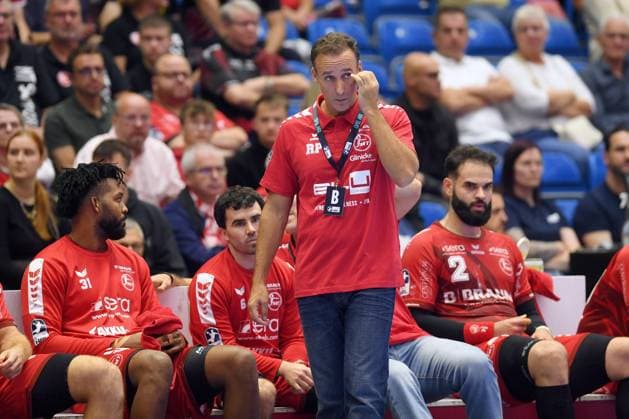 Roberto Garcia Parrondo (Trainer MT Melsungen) enttaeuscht, frustriert, Emotion, Ruben Marchan (MT Melsungen 2) (R), Dariel Garcia Rivera (MT Melsungen 31) (L) , GER, MT Melsungen - Rhein-Neckar Loewen, Handball, DHB Pokal, 2. Runde, Saison 2026 2027, 22.09.2026, GER, MT Melsungen - Rhein-Neckar Loewen, Handball, DHB Pokal, 2. Runde, Saison 2026 2027, 22.09.2026 Kassel Copyright: xEibner-Pressefotox xRolandxSippelx EP_RSL