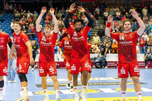 HBL Pokal, 2. Runde, Kassel, MT Melsungen vs. Rhein-Neckar Loewen, Rothenbach-Halle Kassel; 22.09.2026 HBL Pokal, 2. Runde, Kassel, Germany - 22.09.2026: Die Spieler der MT Melsungen feiern das gewonnene Spiel nach der Verlängerung, Handball Bundesliga, Spiel der MT Melsungen vs. Rhein-Neckar Loewen, Rothenbach-Halle Kassel Copyright: xBEAUTIFULxSPORTS Freudensteinx