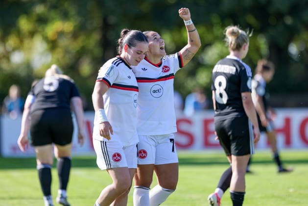 v.li.: Jonna Brengel (1. FC Nürnberg, 10) und Torschützin Mafalda Barboz (1. FC Nürnberg,77) mit Torjubel, Jubel, jubeln, jubelt, optimistisch, Spielszene, Highlight, Freude über das Tor zum 0:7, DIE DFB-RICHTLINIEN UNTERSAGEN JEGLICHE NUTZUNG VON FOTOS ALS SEQUENZBILDER UND ODER VIDEOÄHNLICHE FOTOSTRECKEN. DFB REGULATIONS PROHIBIT ANY USE OF PHOTOGRAPHS AS IMAGE SEQUENCES AND OR QUASI-VIDEO., 27.09.2026, Bremen (Deutschland), Fussball, DFB-Pokal Frauen, ATS Buntentor - 1. FC Nürnberg