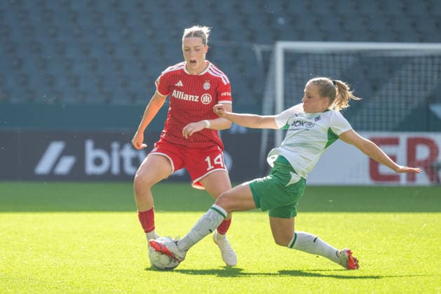 Zweikampf zwischen Alara Sehitler (FC Bayern Muenchen, 14) und Luca Graf (Borussia Moenchengladbach, 13). Borussia Moenchengladbach vs. FC Bayern Muenchen, Fussball, DFB-Pokal Frauen, Erste Runde, Saison 2026 2027, 27.09.2026 DFL DFB Regulations prohibit any use of Photographs as image sequences and or Quasivideo Borussia Moenchengladbach vs. FC Bayern Muenchen, Fussball, DFB-Pokal Frauen, Erste Runde, Saison 2026 2027, 27.09.2026 Moenchengladbach Copyright: xEibner-Pressefoto ThomasxHaeslerx EP_THR