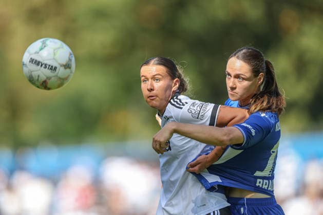 GER, Karlsruhe, Karlsruher SC vs Eintracht Frankfurt, SC, DFB Pokal der Frauen, Fussball, DFB, Spielzeit 2026 2027, Badenia Stadion, 1. Runde im Bild v.l.: Larissa Mühlhaus (Eintracht Frankfurt Frauen 47), Ann Sophie Braun (Karlsruher SC Frauen 16) DFB DFL REGULATIONS PROHIBIT ANY USE OF PHOTOGRAPHS AS IMAGE SEQUENCES AND OR QUASI-VIDEO, 27.09.2026 Copyright: HMBxMedia HendrikxHamelau