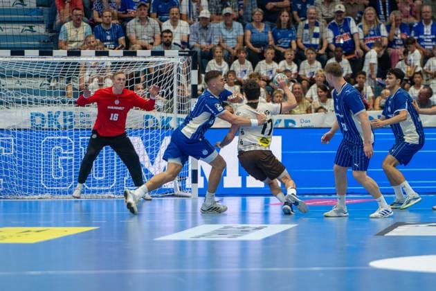 Bertram Obling, Torwart, (VfL Gummersbach 16), Johannes Wasielewski, Rueckraum (Bergischer Handball-Club 06 77), Štěpan Zeman, Kreislaeufer, (VfL Gummersbach 66), VfL Gummersbach vs. Bergischer Handball Club 06, Opel Handball Bundesliga, Herren , 6. Spieltag, 27.09.2026 Gummersbach NRW Deutschland